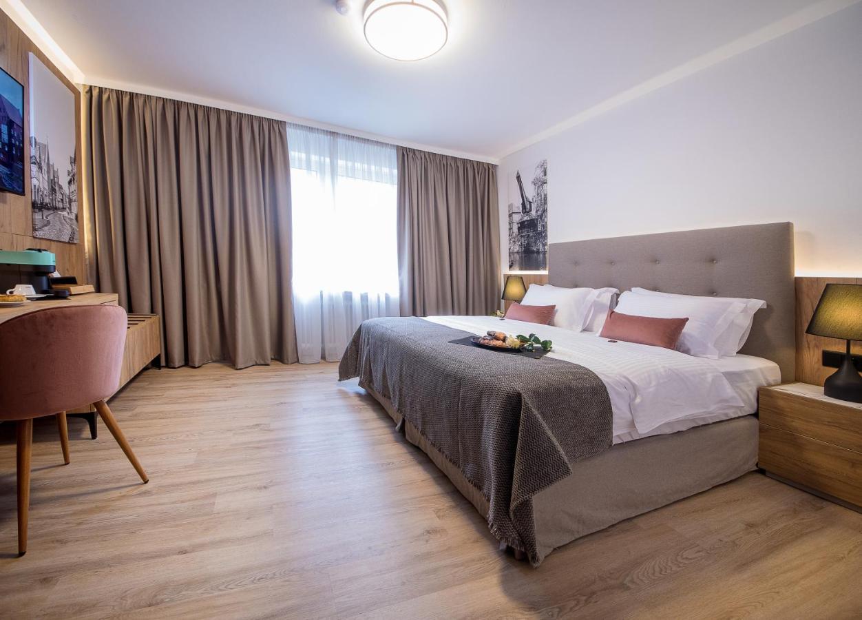 Gaestehaus Zum Roten Hahn Линебург Экстерьер фото